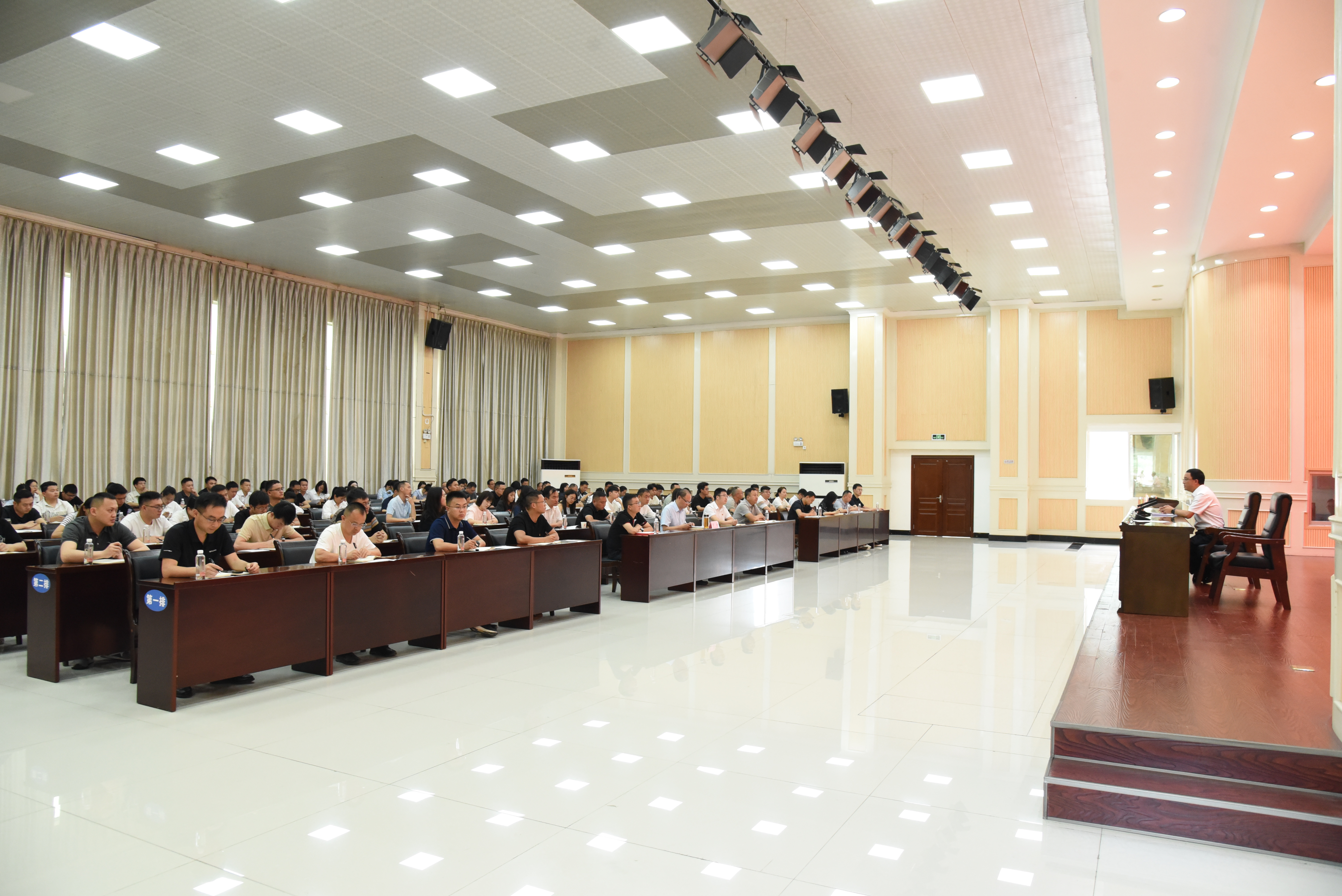 刘纯为高新区年轻干部讲学习教育专题党课